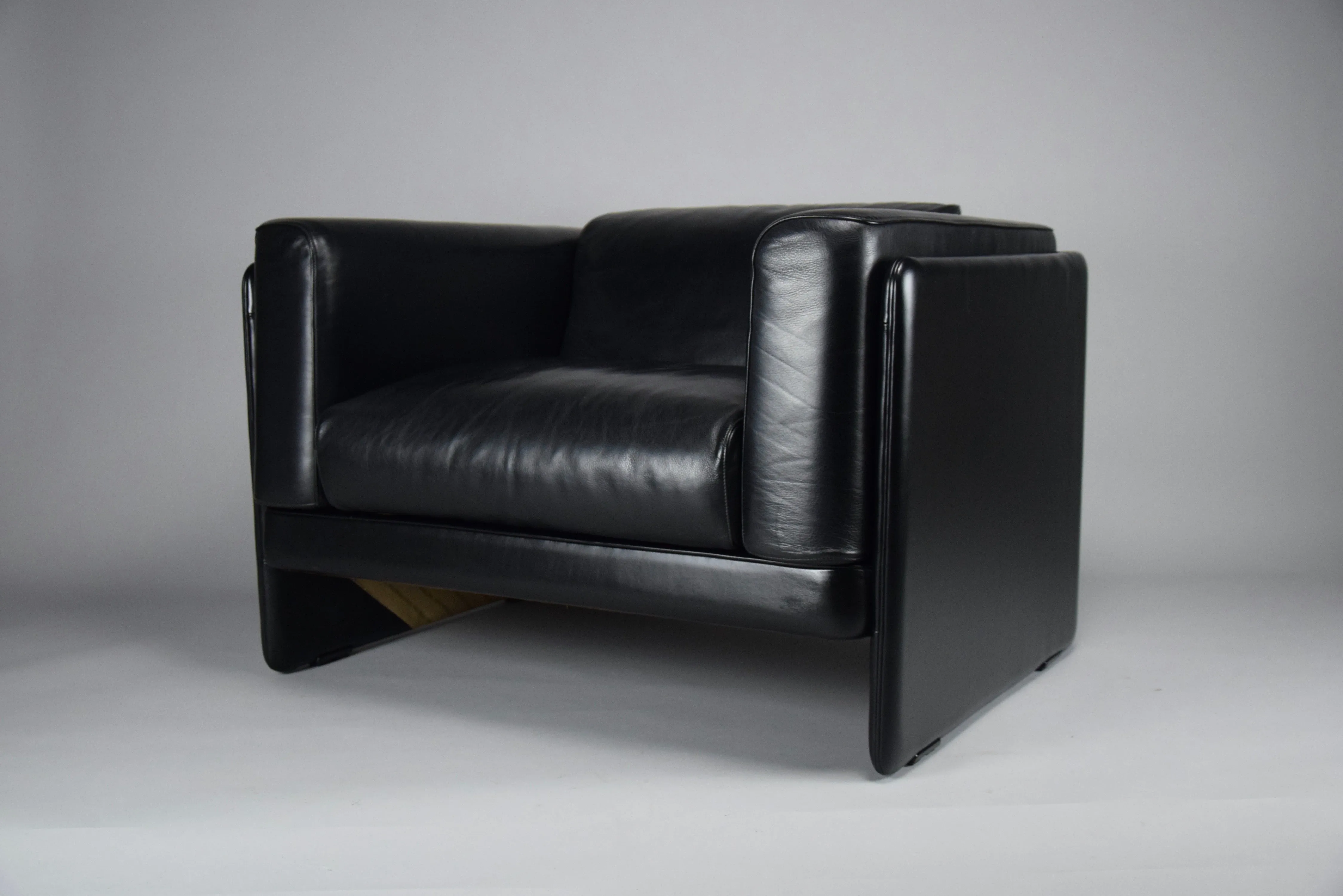 Black Lounge Chair by Tito Agnoli for Poltrona Frau