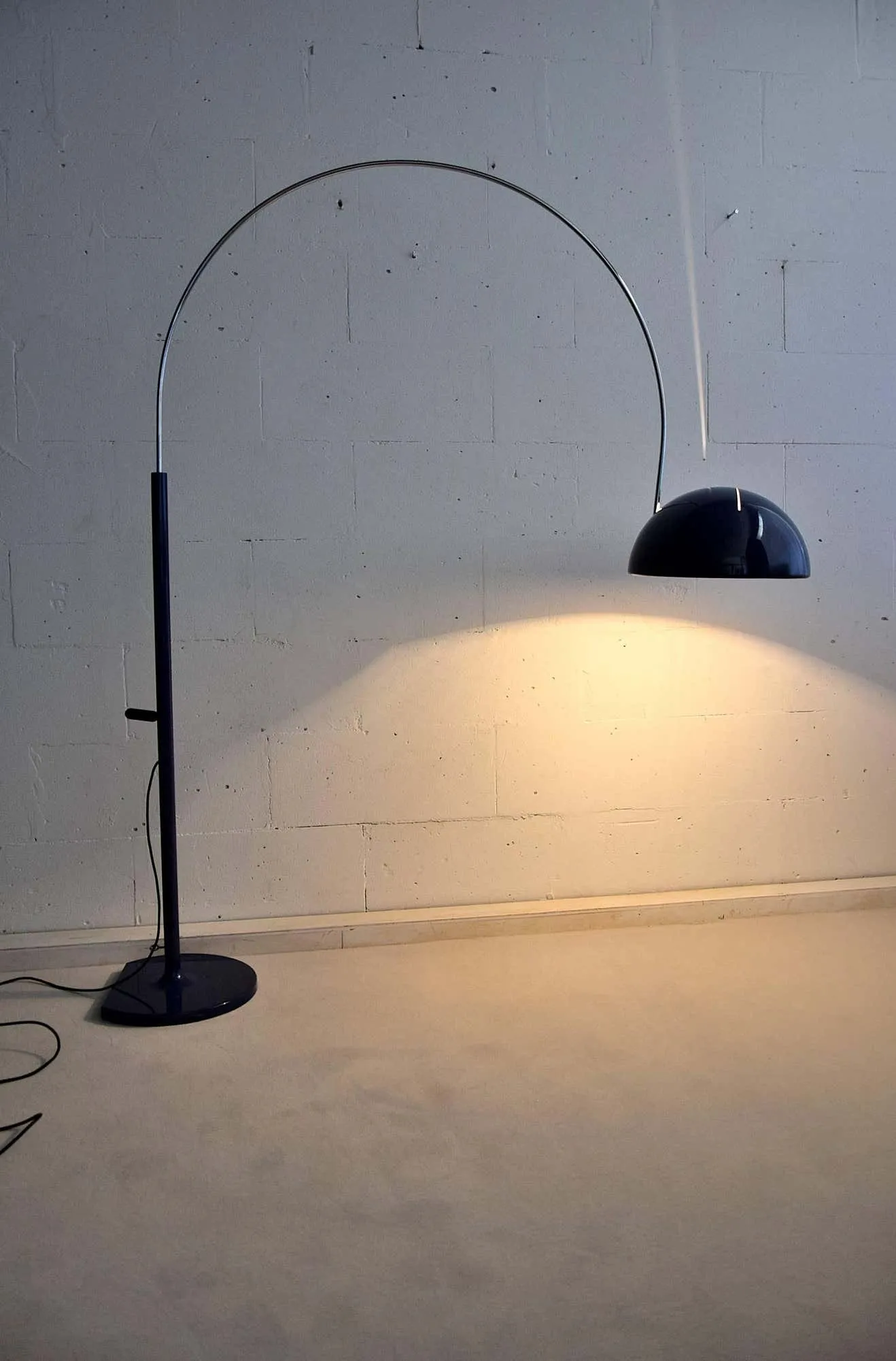 Mid century Modern Floor Lamp Coupé 3320/R Joe Colombo